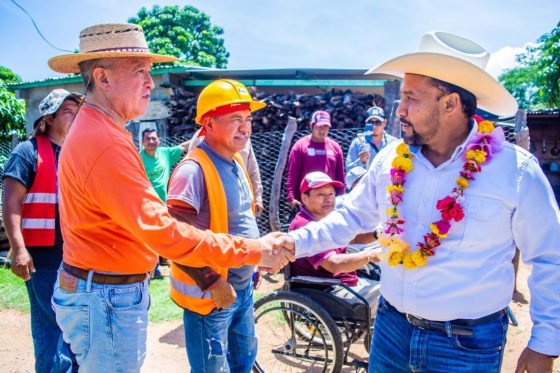 Banderazo de inicio de trabajos a 15 cuartos dormitorios en Cintalapa