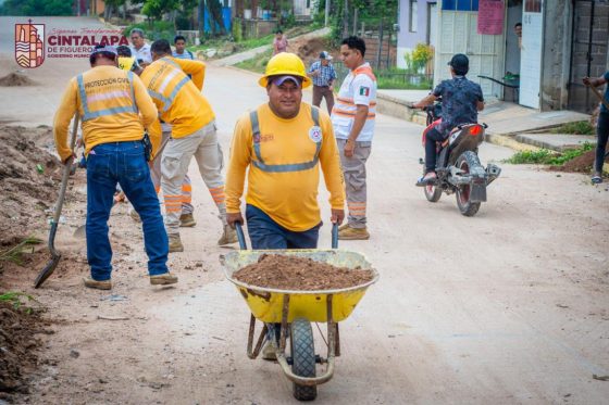 Seguimos trabajando con el desazolve de canales a cielo abierto en nuestra ciudad