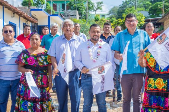 Inicio de pavimentación de calle en el Ejido Lázaro Cárdenas