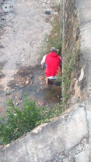 SAPAM REPARA FILTRACIÓN DE AGUAS NEGRAS A CANAL A CIELO ABIERTO