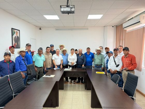 SE REÚNE LA PRESIDENTA MUNICIPAL CON COMISARIADOS DE LA UNIÓN DE EJIDOS DE CINTALAPA.