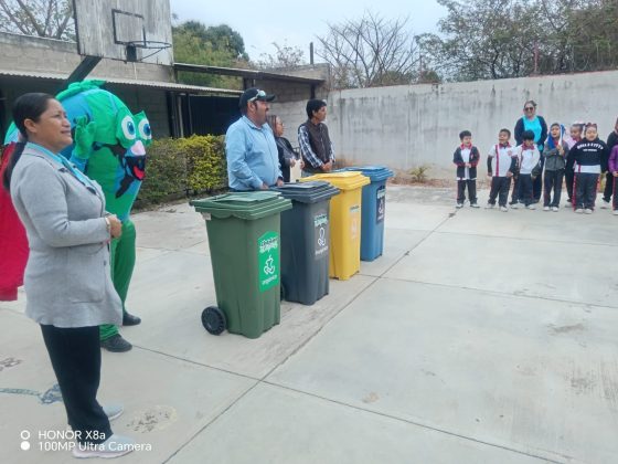 AVANZA LA ENTREGA DE CONTENEDORES DEL PROGRAMA “CHIAPAS LIMPIO” EN ESCUELAS DE CINTALAPA